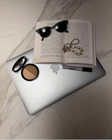 POLVOS DE SOL + ILUMINADOR · ROSTRO MIBESO COSMETICS